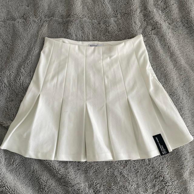 Bershka Women's Skirt - White - L on Productcaster.