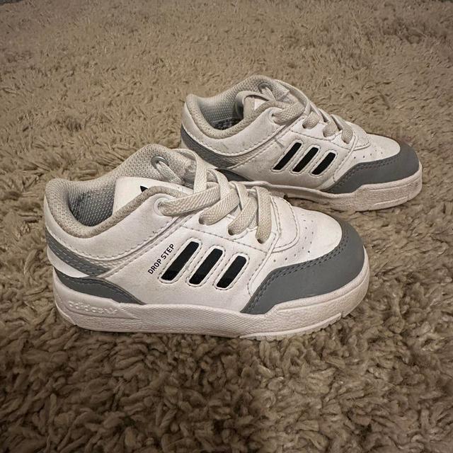 Adidas Kids' Trainers - Grey/White on Productcaster.