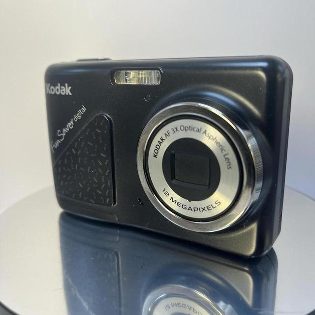 Digital cameras - Silver/Grey on Productcaster.