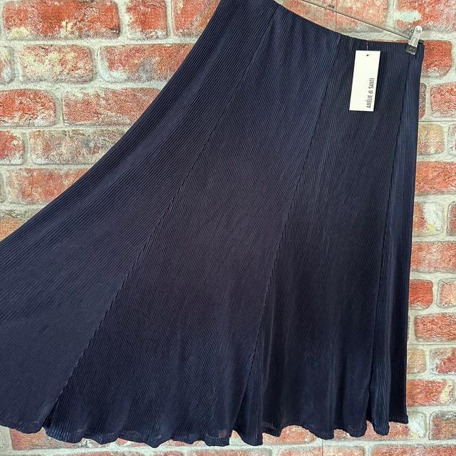 Women's Midi Skirt - Navy - UK 14 on Productcaster.