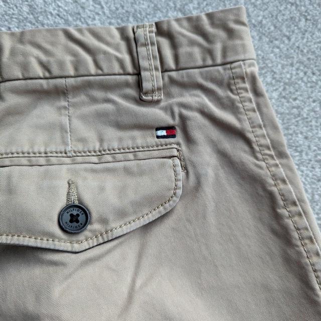 Tommy Hilfiger Men's Chino Trousers - Tan - 30" on Productcaster.