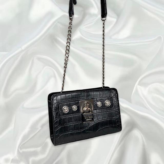 Guess Women's Crossbody bags - Black on Productcaster.