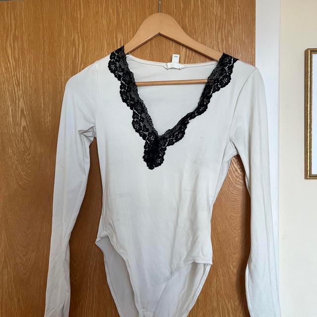 H&M Women's Bodysuit - White - S on Productcaster.