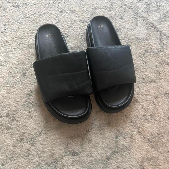 H&M Women's Slides - Black - UK 6 on Productcaster.