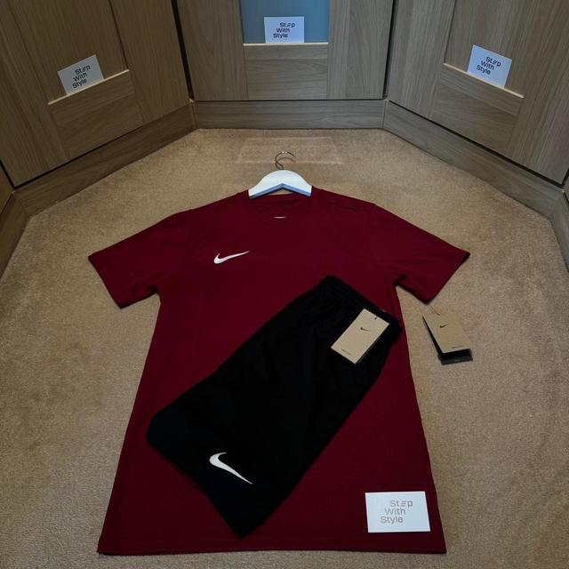 Nike Men's Top - Burgundy/Black - L on Productcaster.