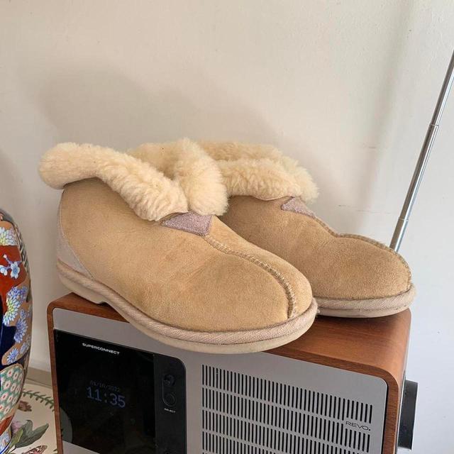 UGG Women's Slippers - Cream/Tan - UK 3.5 on Productcaster.