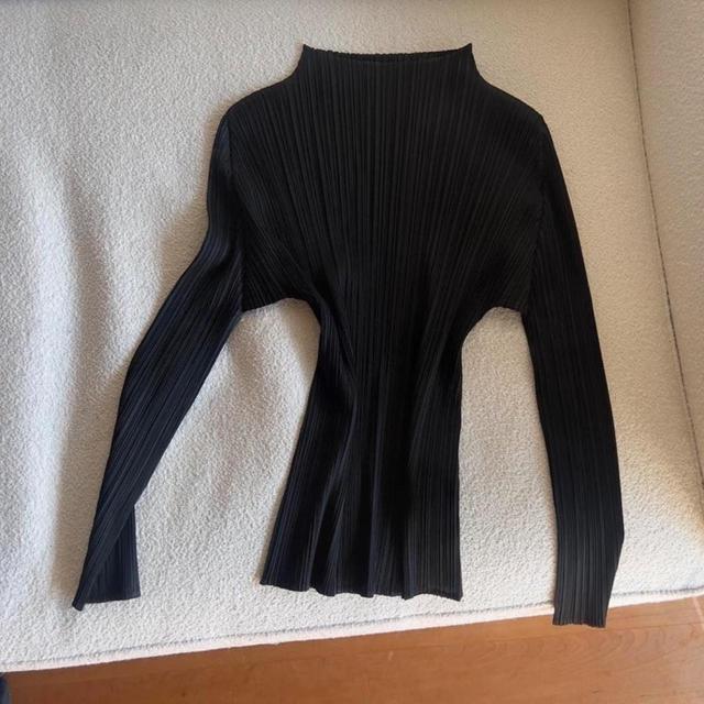 Issey Miyake Women's Blouse - Black - 8 on Productcaster.