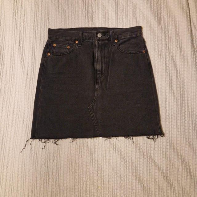 Levi's Women's Mini Skirt - Black - 28" on Productcaster.