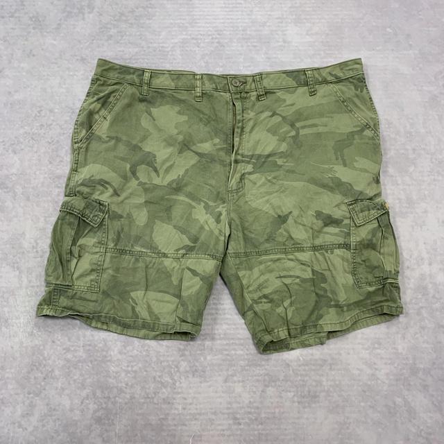 Preloved Men's Shorts - Green/Multi - 46" on Productcaster.