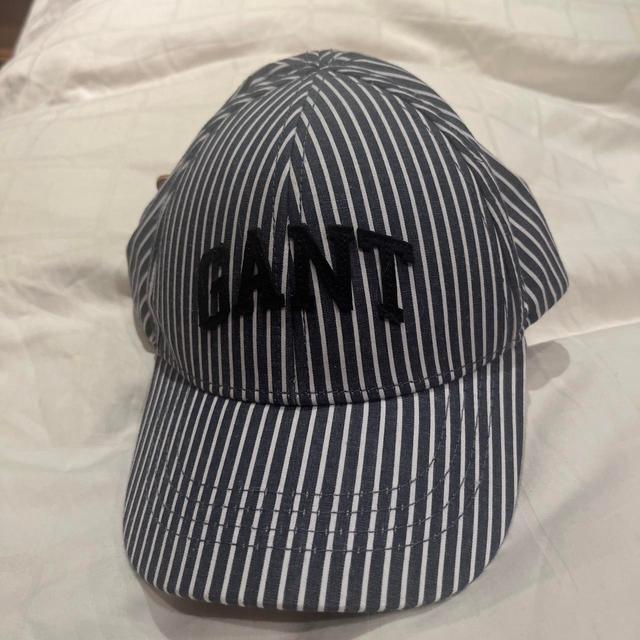 GANT Kids' Caps - White/Navy on Productcaster.