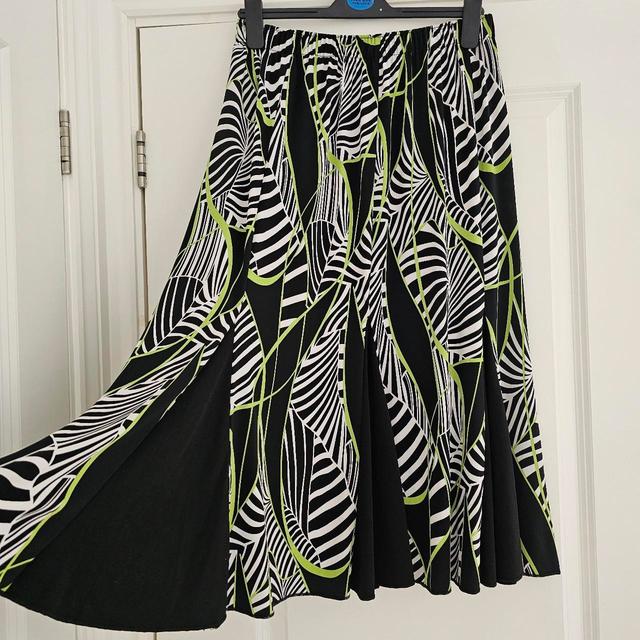 Women's Midi Skirt - Black/Green - UK 16 on Productcaster.