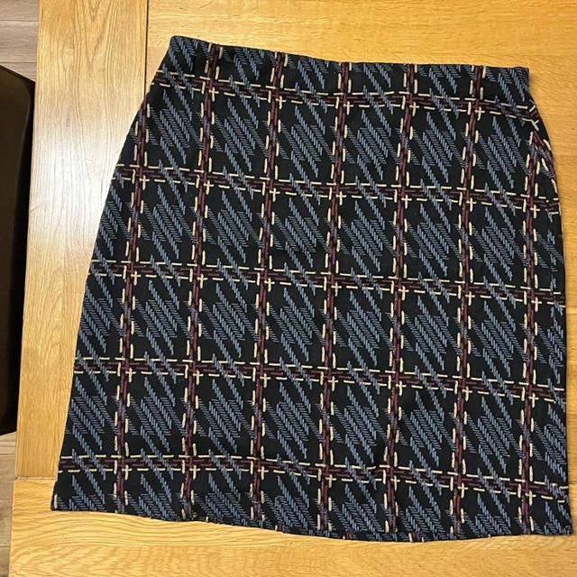 Marks & Spencer Women's Skirt - Black/Burgundy - UK 12 on Productcaster.