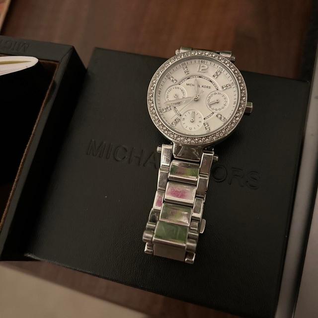 Michael Kors Women's Analogue Watch - Silver on Productcaster.