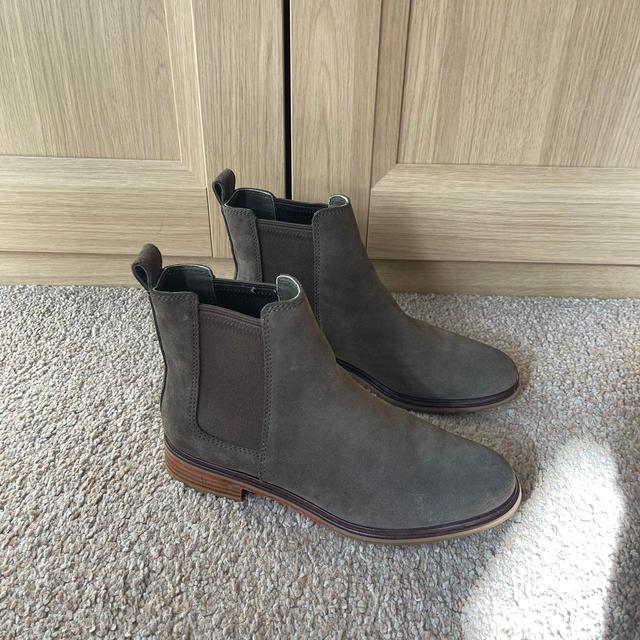 Clarks Women's Chelsea Boots - Grey/Brown - UK 6.5 on Productcaster.