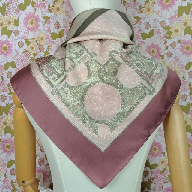 Vintage Women's Scarf - White/Pink on Productcaster.