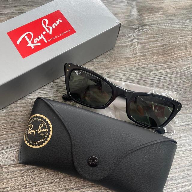 Ray-Ban Women's Cat eye Sunglasses - Black on Productcaster.