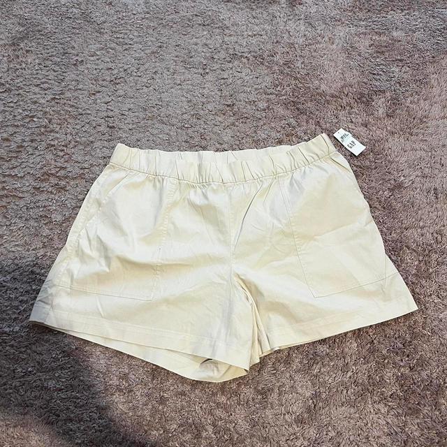 Gap Men's Shorts - Cream - XL on Productcaster.