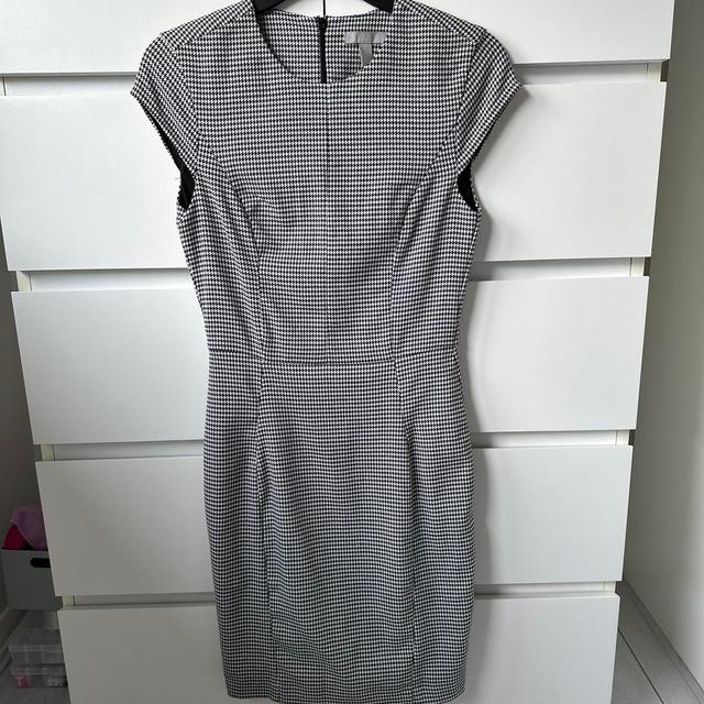 H&M Women's Dress - Black - 6 on Productcaster.