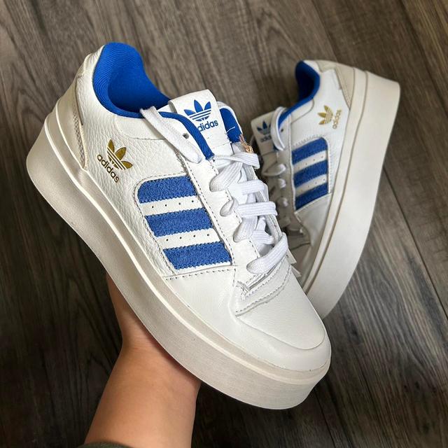 Adidas Women's Trainers - White/Blue - UK 5 on Productcaster.