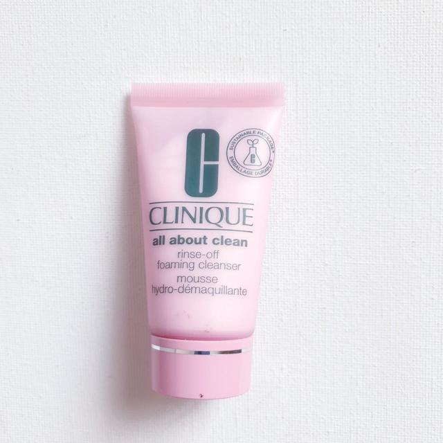 Clinique Cleanser and exfoliant - White on Productcaster.