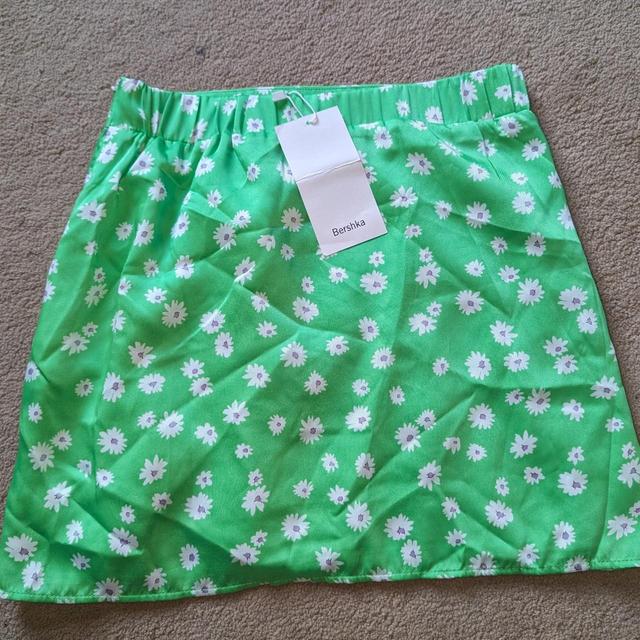 Bershka Women's Skirt - Green - S on Productcaster.