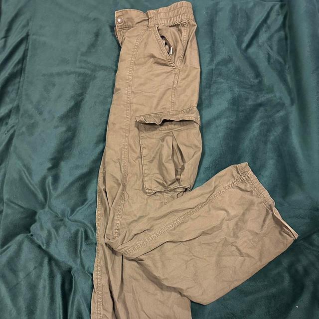 H&M Women's Trousers - Khaki - UK 8 on Productcaster.