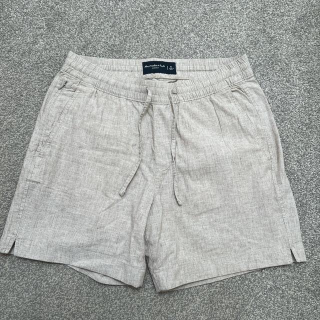 Abercrombie & Fitch Men's Shorts - Cream/Tan - S on Productcaster.