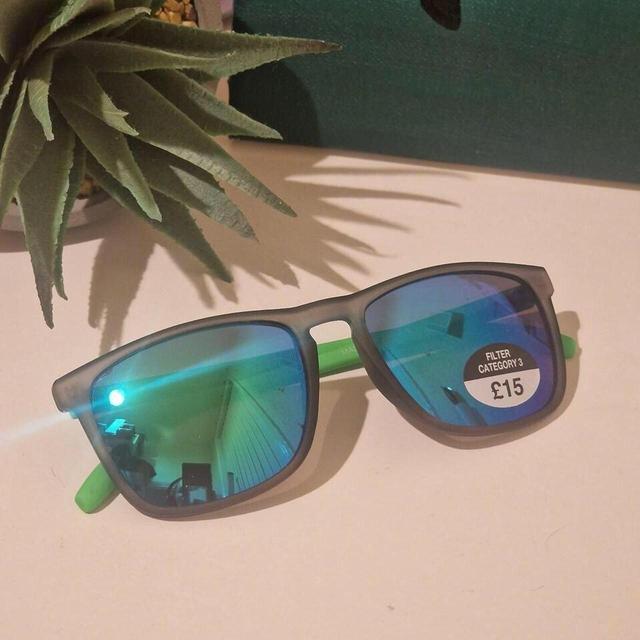 Women's Wayfarer Sunglasses - Green on Productcaster.