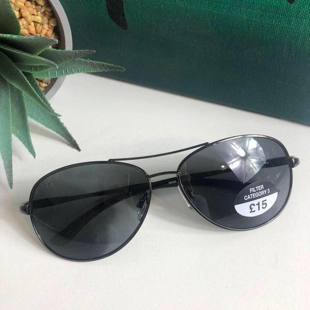 Men's Aviator Sunglasses - Black on Productcaster.