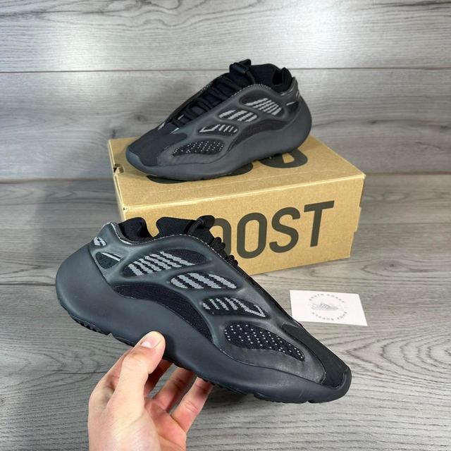 Yeezy Women's Trainers - Black - UK 6 on Productcaster.