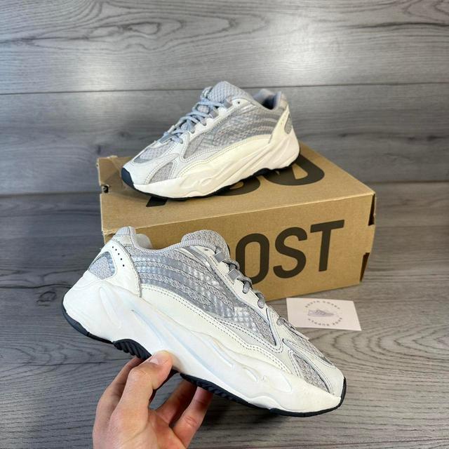 Yeezy Women's Trainers - White/Grey - UK 5.5 on Productcaster.