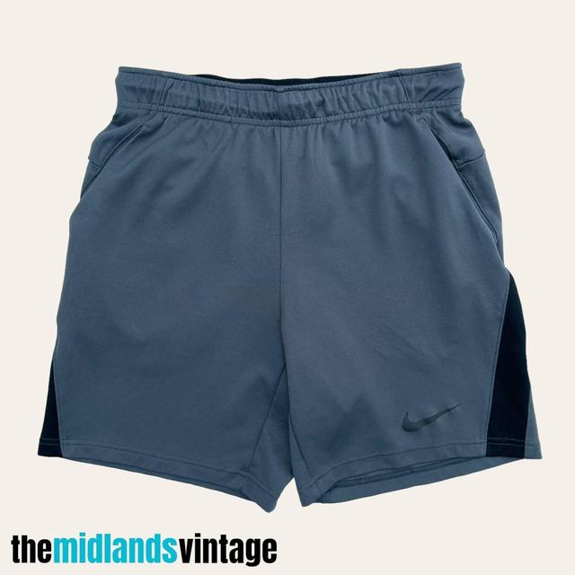 Nike Men's Shorts - Grey/Black - S on Productcaster.