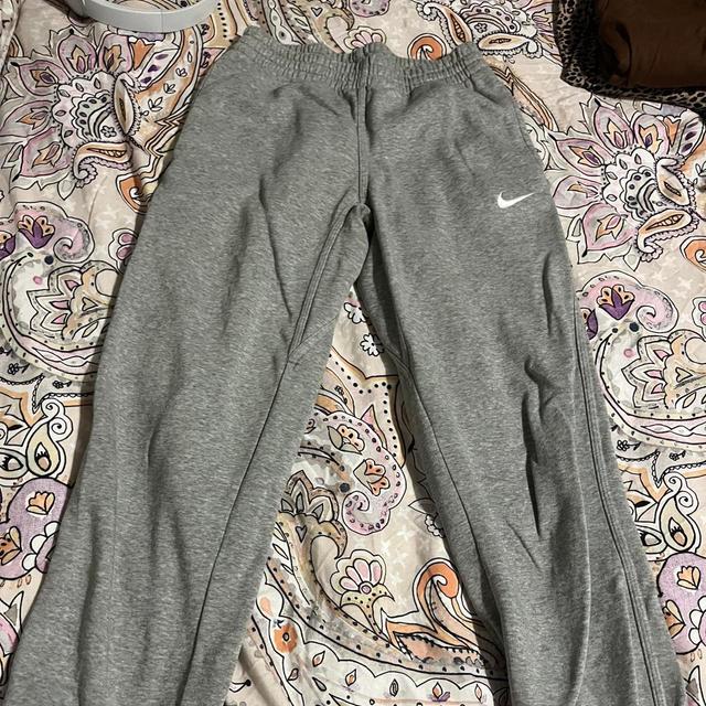 Nike Kids' Sweatpants - Grey on Productcaster.