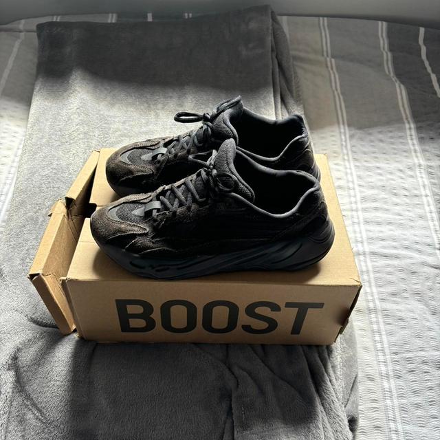 Yeezy Men's Trainers - Black - UK 8 on Productcaster.