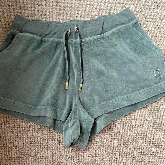 Juicy Couture Women's Shorts - Green - M on Productcaster.