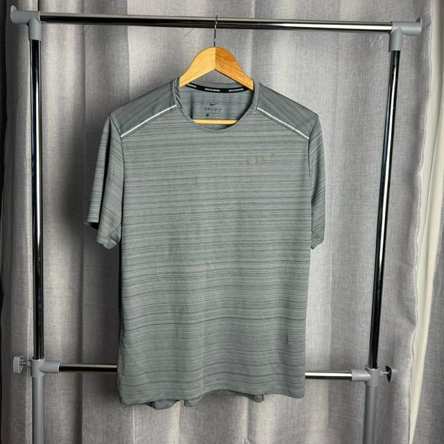 Nike Men's T-shirt - Grey - L on Productcaster.