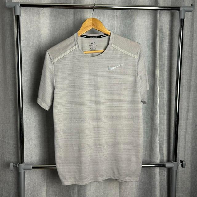 Nike Men's T-shirt - Grey - M on Productcaster.