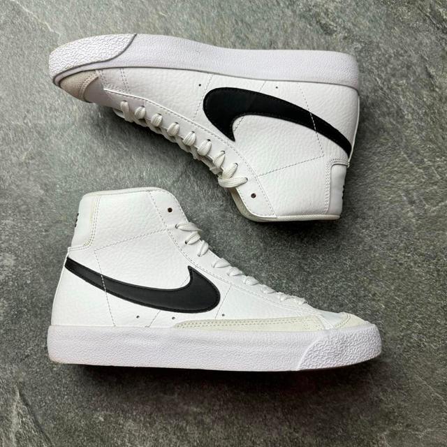 Nike Women's Trainers - White/Black - UK 4.5 on Productcaster.