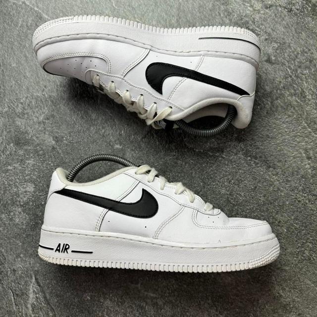 Nike Women's Trainers - White/Black - UK 6 on Productcaster.