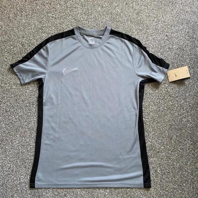 Nike Men's T-shirt - Grey/Black - L on Productcaster.