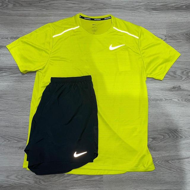 Nike Men's T-shirt - Green - XL on Productcaster.