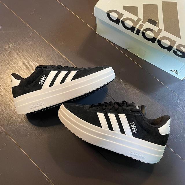 Adidas Women's Trainers - White/Black - UK 7 on Productcaster.