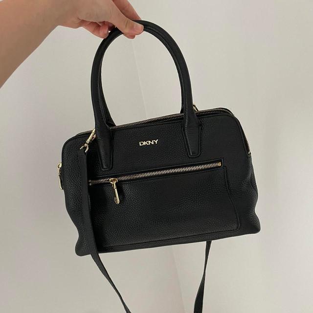 DKNY Women's Crossbody bags - Black on Productcaster.