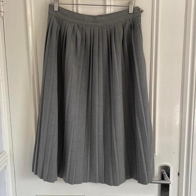 Marks & Spencer Women's Skirt - Grey - UK 10 on Productcaster.