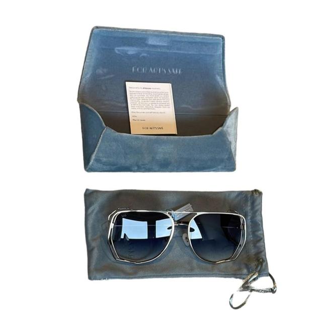 Women's Square Sunglasses - Black on Productcaster.