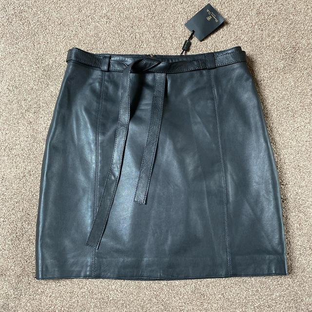 Massimo Dutti Women's Leather Skirt - Black - S on Productcaster.