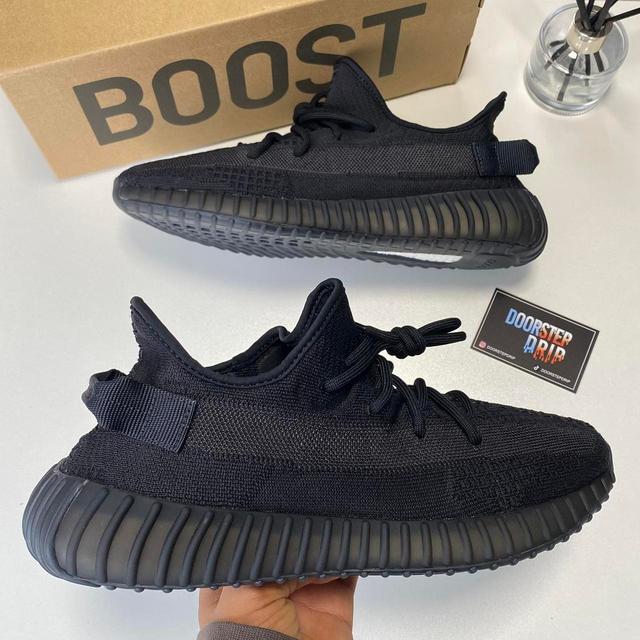 Yeezy Men's Trainers - Black - UK 10 on Productcaster.