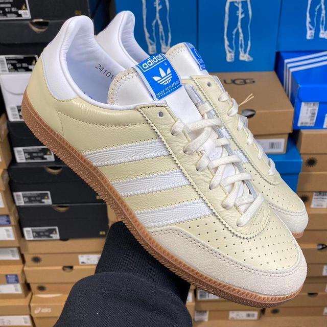 Adidas Men's Trainers - Cream/White - UK 7 on Productcaster.