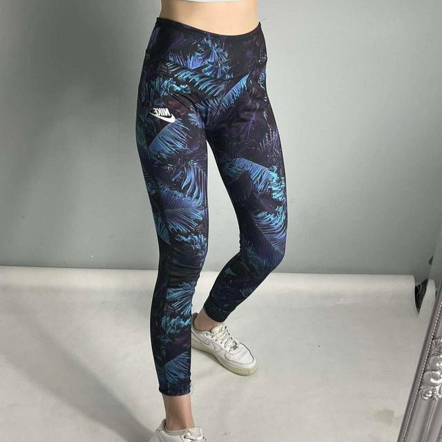 Nike Women's Leggings - Black - M on Productcaster.