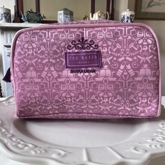 Ted Baker Women's Makeup and wash bags - Pink/Purple on Productcaster.